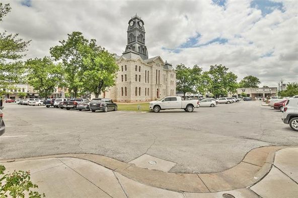 105 W Pearl St, Granbury, TX 76048